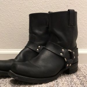 Frye Boots Harness Original: Black
